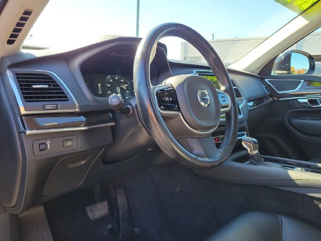 Used 2018 Volvo XC90 T5 Momentum w/ Convenience Package AWD/4WD image 6