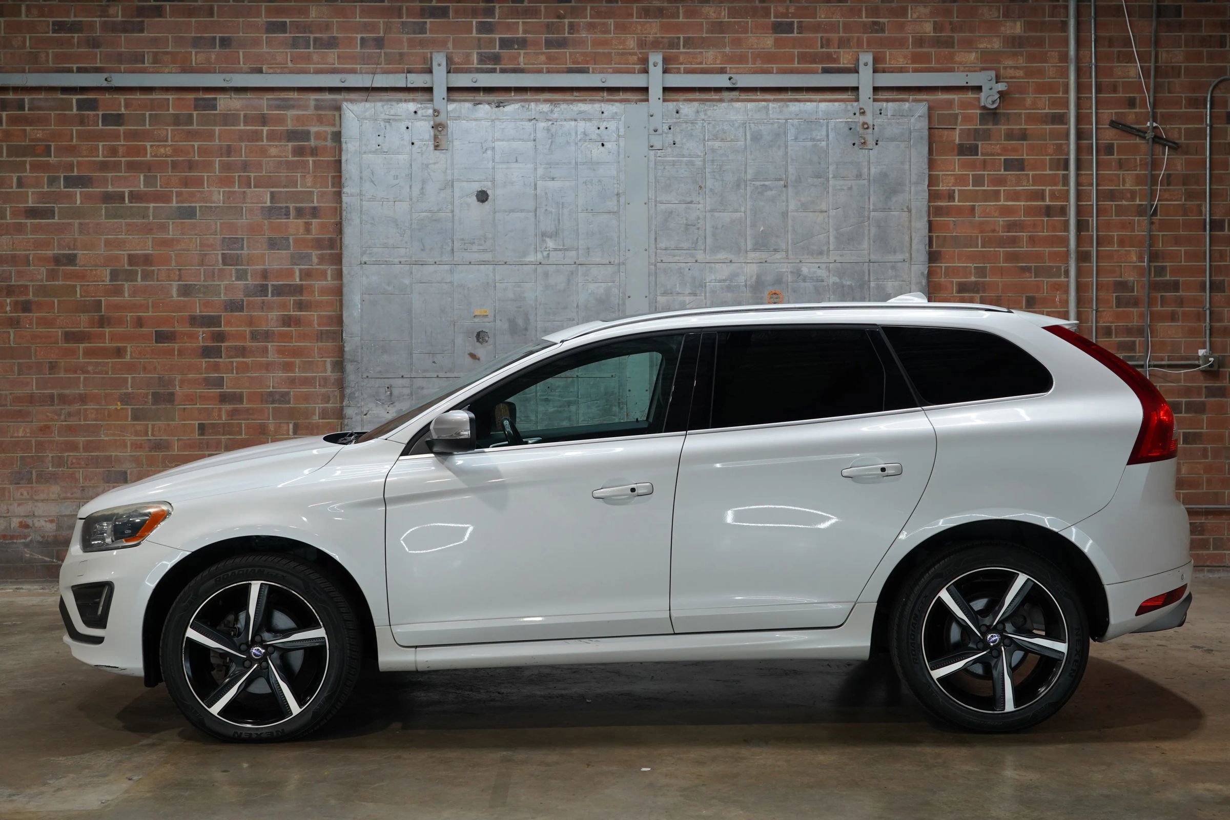 Used 2015 Volvo XC60 T6 R-Design Platinum