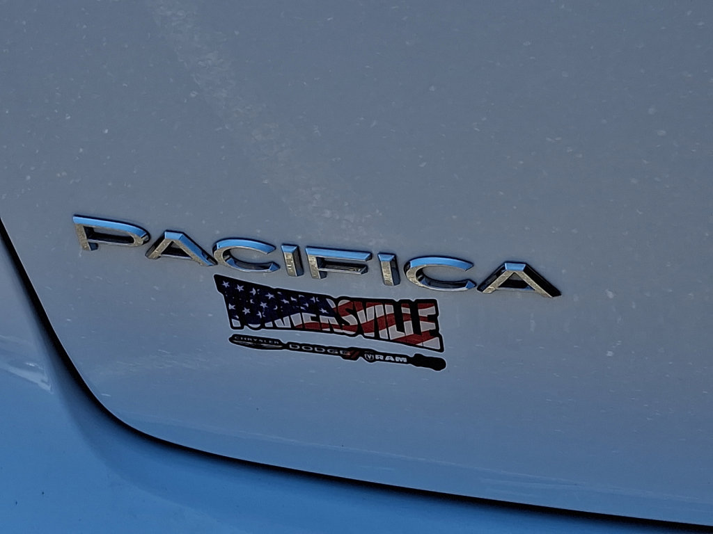 Used 2024 Chrysler Pacifica Limited FWD image 16