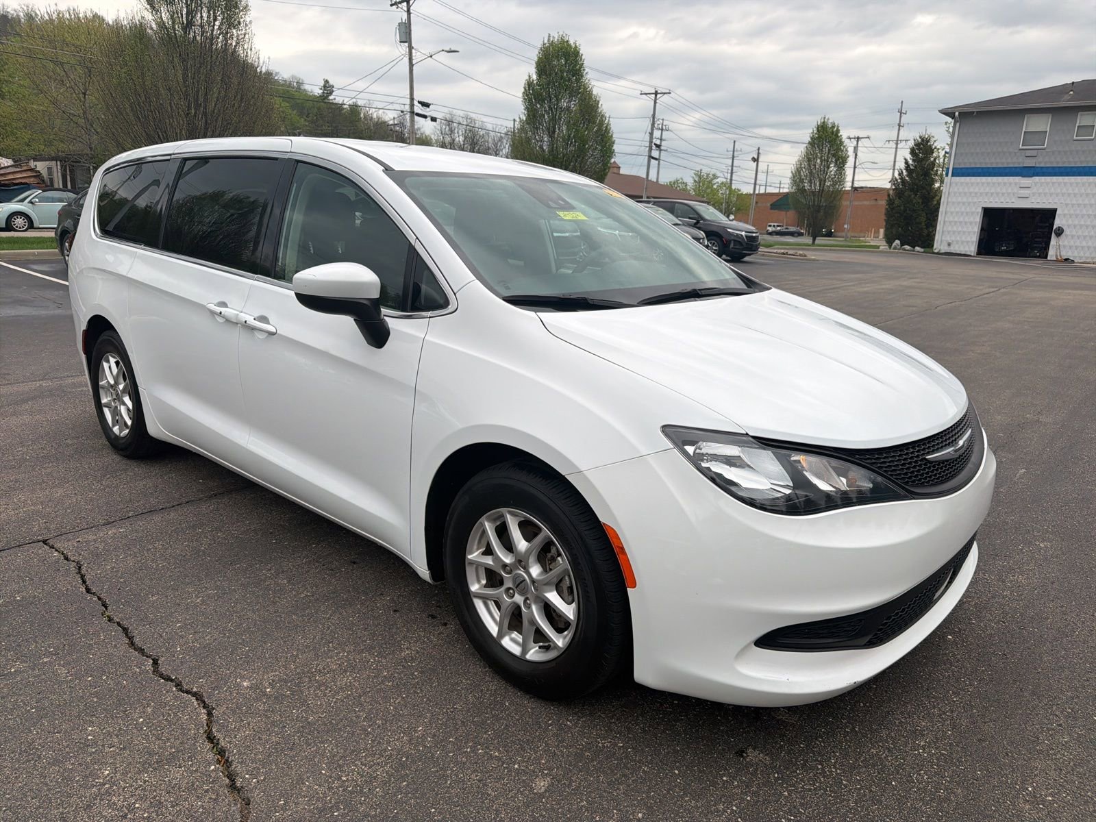 Used 2023 Chrysler Voyager LX FWD image 7