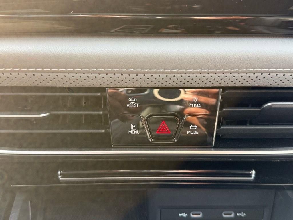 Used 2024 Volkswagen Atlas Cross Sport SEL R-Line image 17