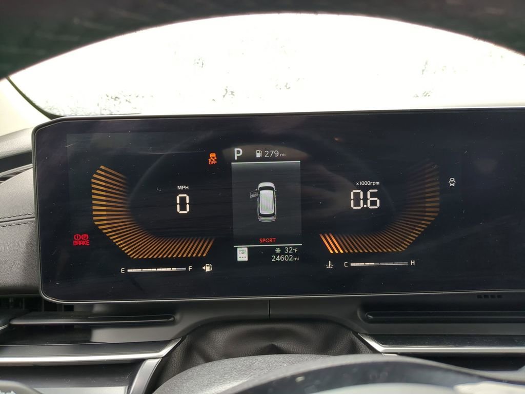 Used 2025 Kia Carnival image 16