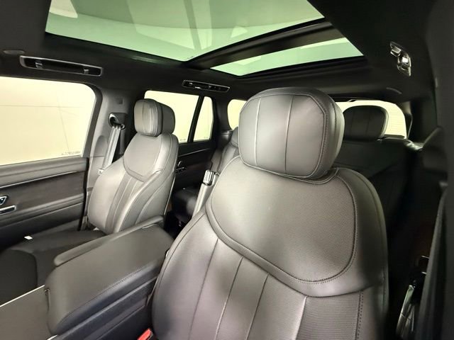 New 2025 Land Rover Range Rover SE image 12