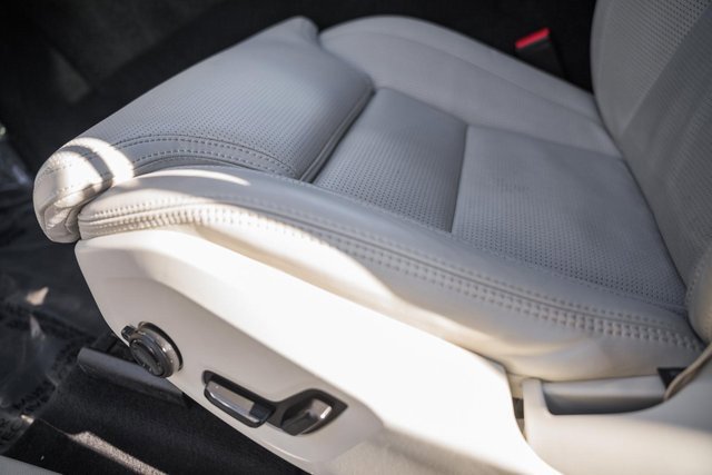 Used 2023 Volvo XC60 B6 Ultimate w/ Protection Package Premier image 34