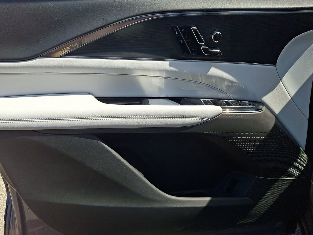 Used 2024 Cadillac Lyriq Luxury AWD/4WD image 12