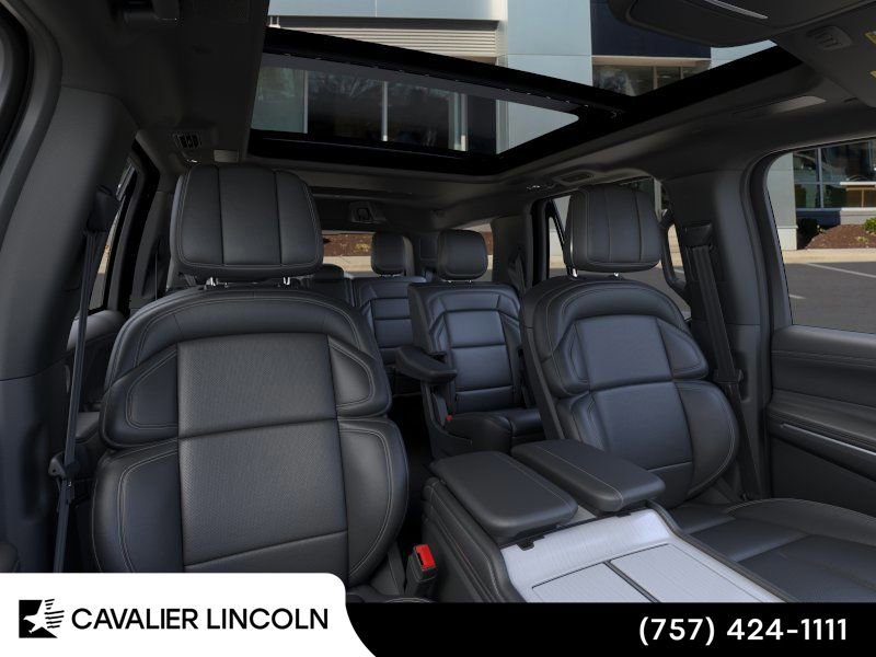 Used 2025 Lincoln Navigator Reserve w/ Jet Appearance Package image 10