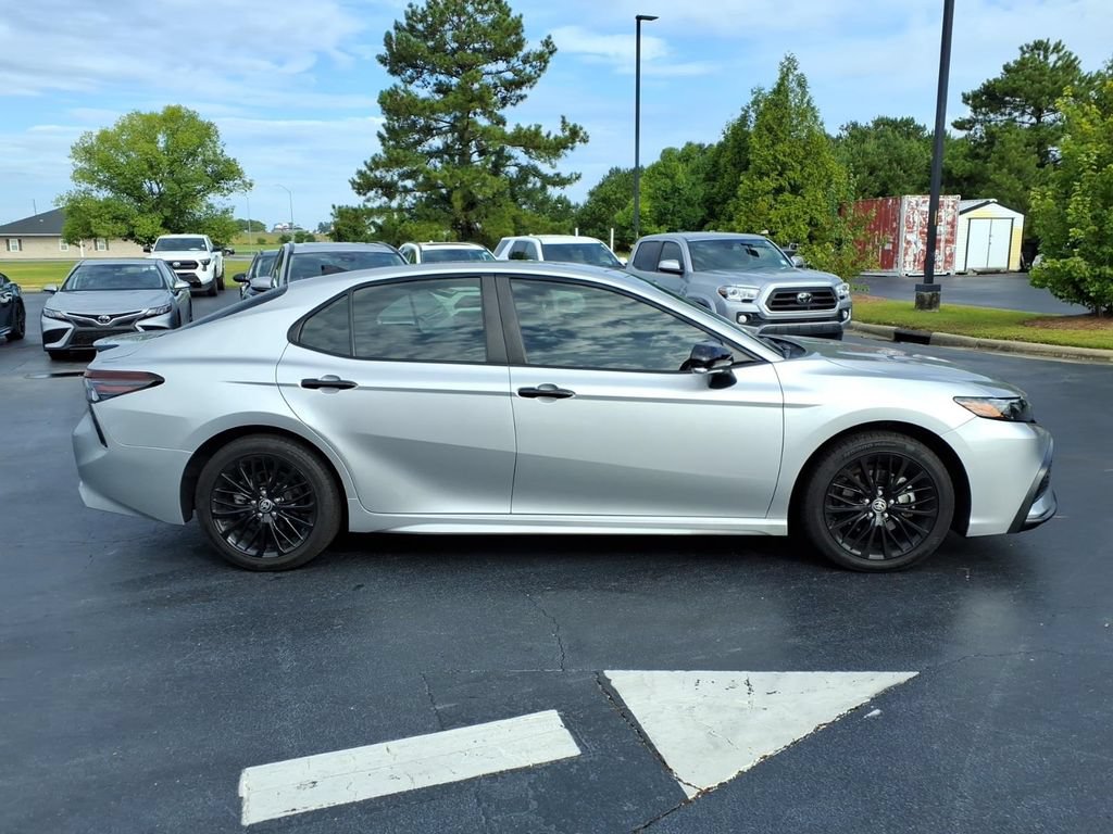 Used 2022 Toyota Camry SE w/ Convenience Package FWD image 2