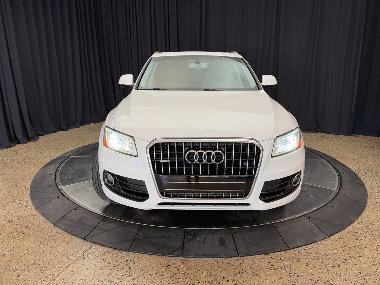 Used 2016 Audi Q5 2.0T Premium Plus w/ Technology Package AWD/4WD image 9