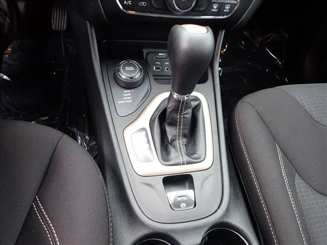 Used 2015 Jeep Cherokee Latitude AWD/4WD image 19
