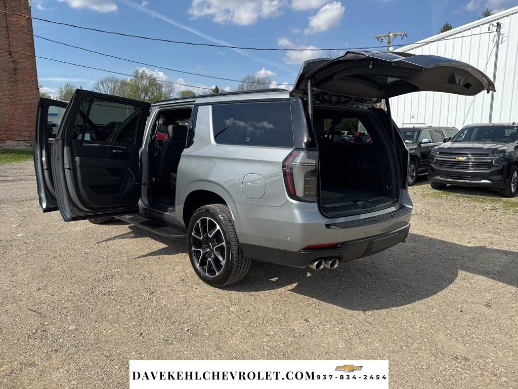 Used 2025 Chevrolet Suburban RST w/ Comfort Package image 31