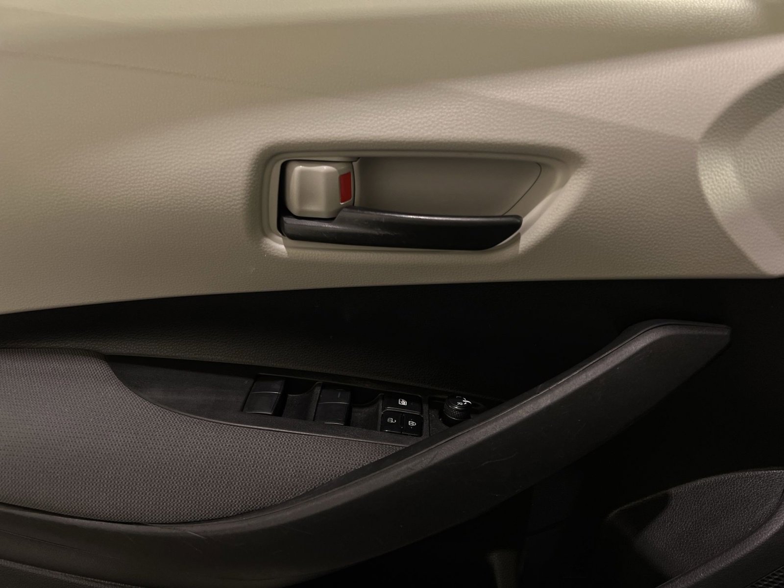 Used 2022 Toyota Corolla LE FWD image 26