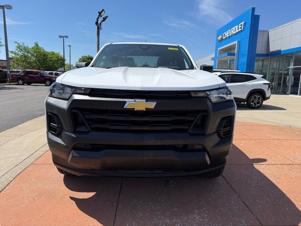 Used 2023 Chevrolet Colorado W/T RWD image 2