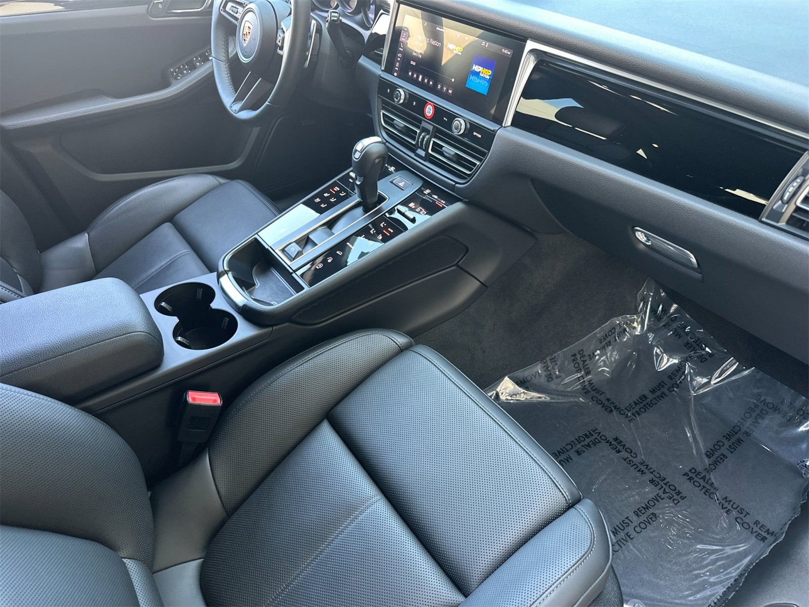 Used 2025 Porsche Macan image 17