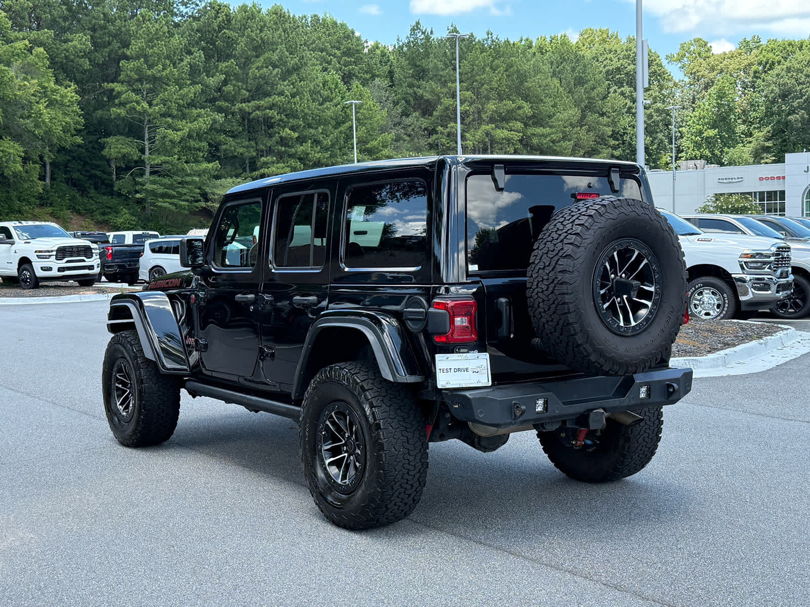 Used 2024 Jeep Wrangler Unlimited Rubicon AWD/4WD image 3