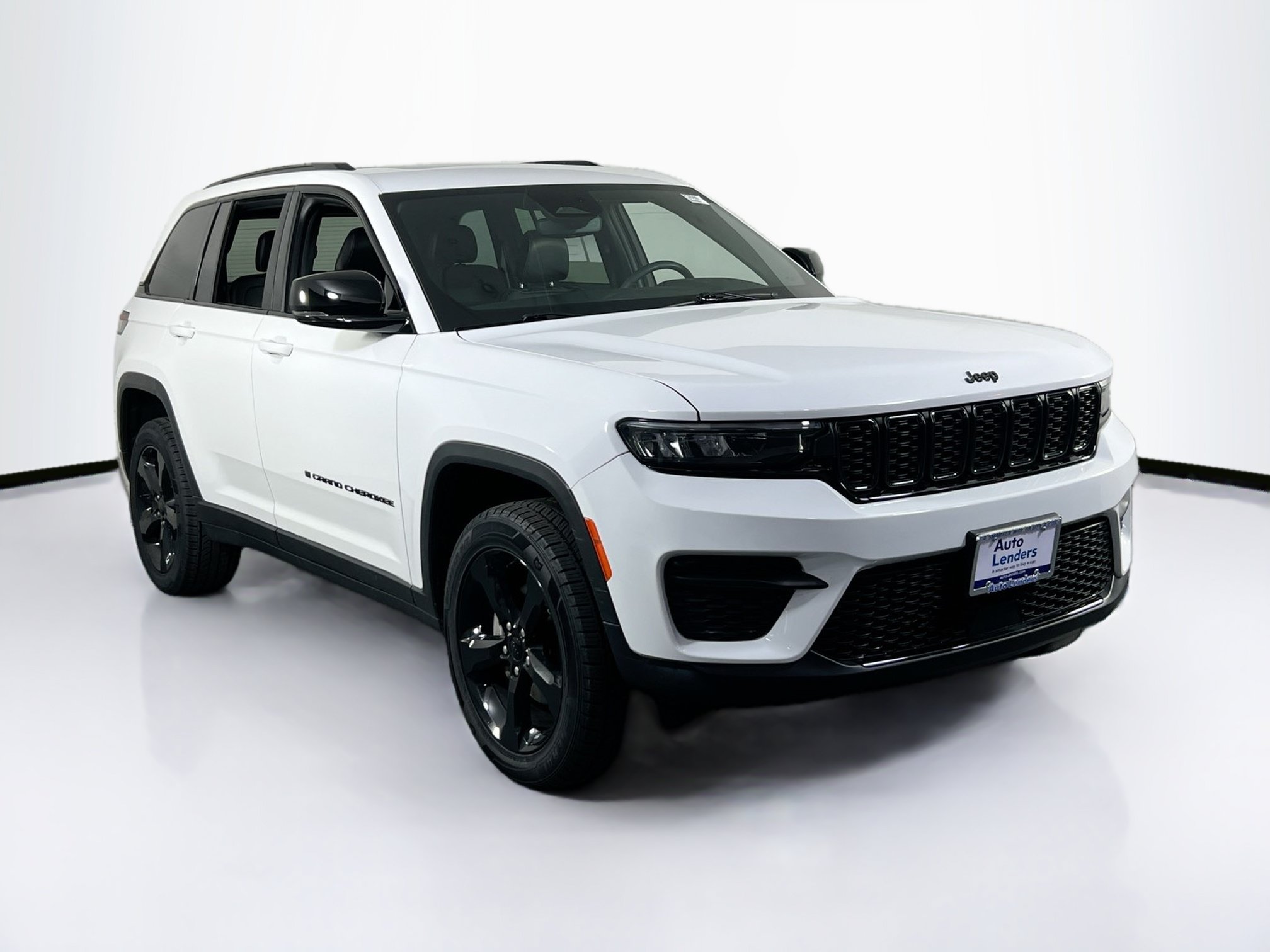 Used 2023 Jeep Grand Cherokee Altitude AWD/4WD image 3