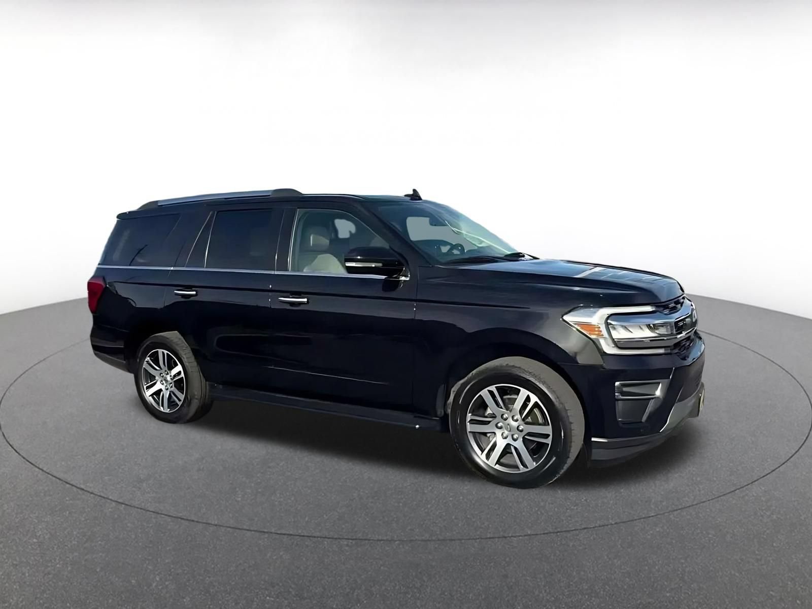 Used 2024 Ford Expedition Limited AWD/4WD image 2