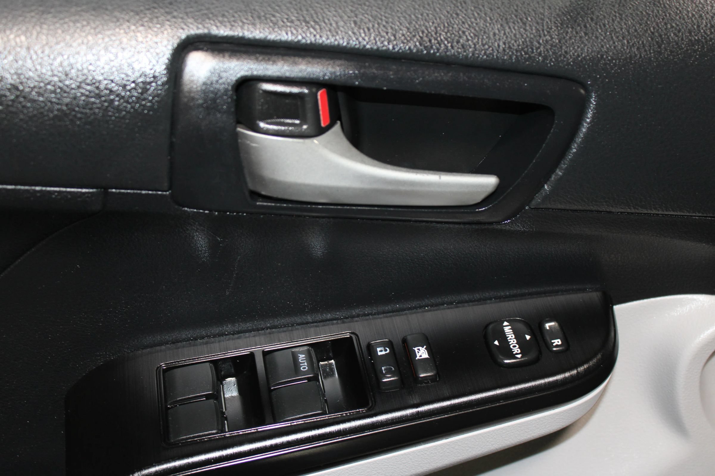 Used 2012 Toyota Camry LE FWD image 9