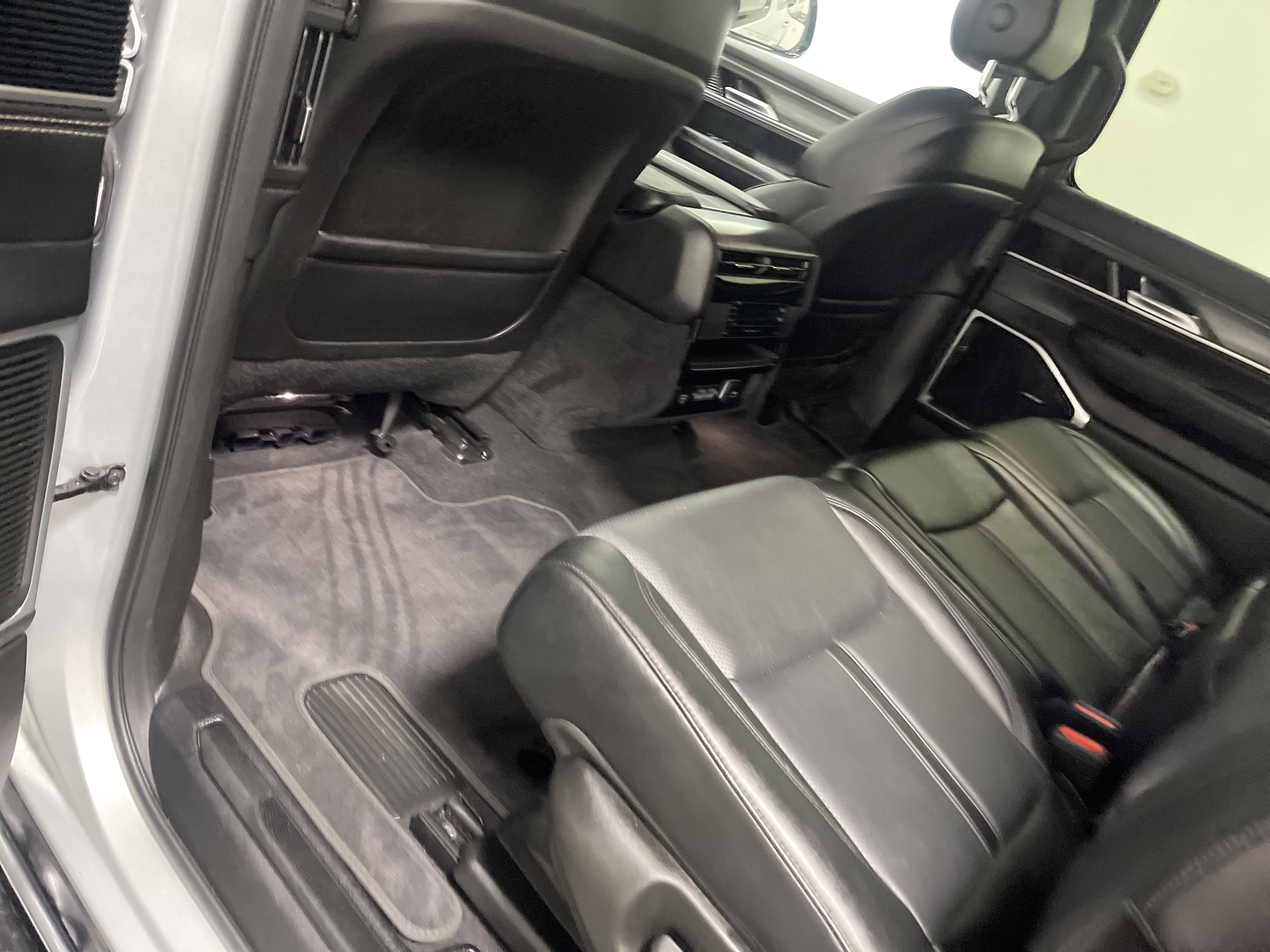 Used 2024 Jeep Wagoneer L Series II w/ Flexible Seating Group image 17