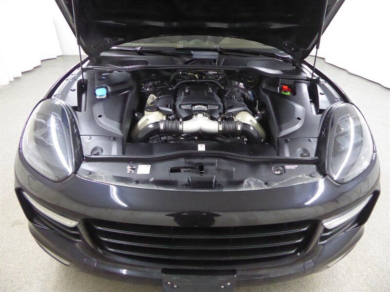 Used 2015 Porsche Cayenne Turbo image 38