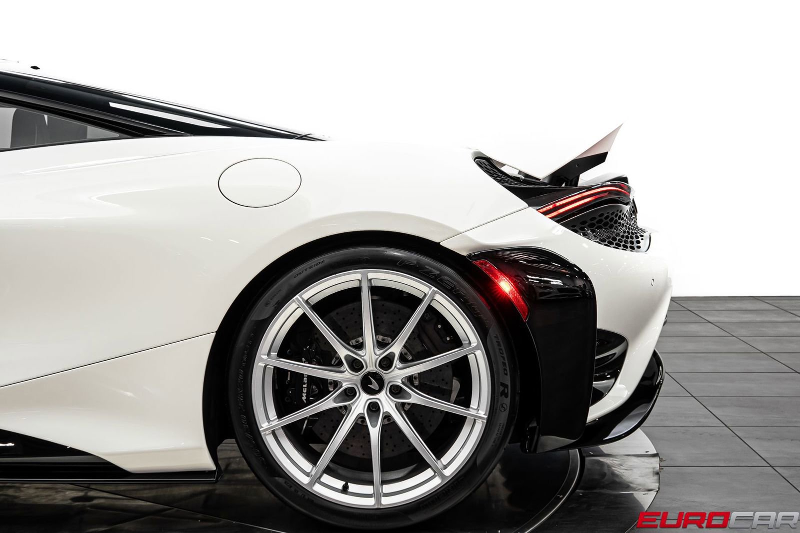 Used 2021 McLaren 765LT RWD image 17