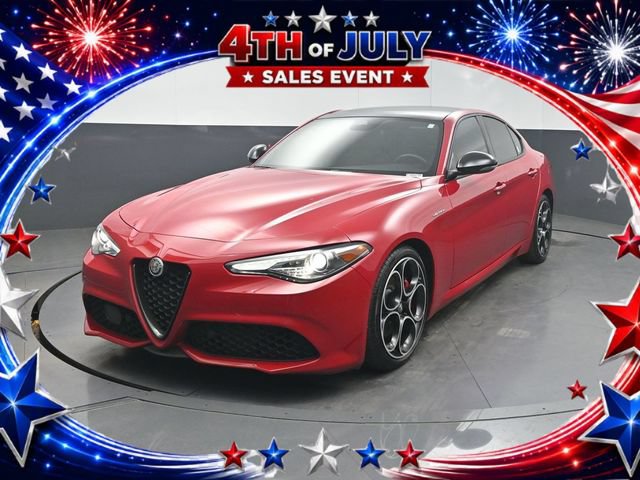 Used 2023 Alfa Romeo Giulia Veloce RWD image 1