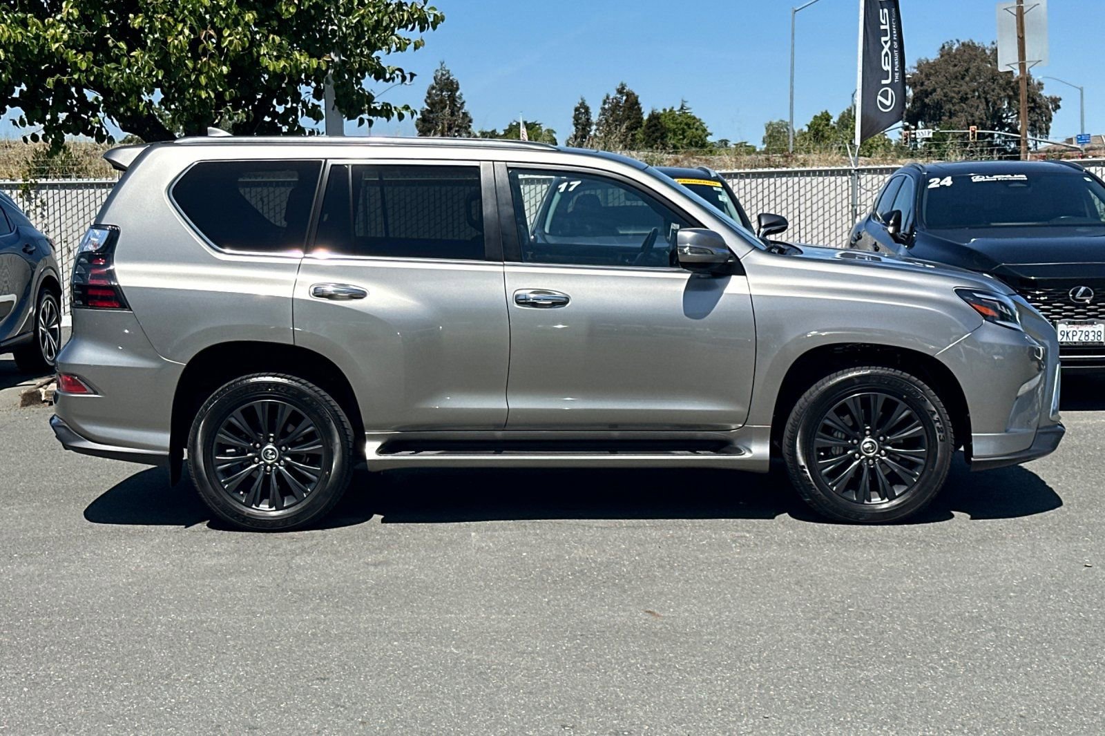 Certified 2023 Lexus GX 460 Luxury w/ Sport Design Package AWD/4WD image 3