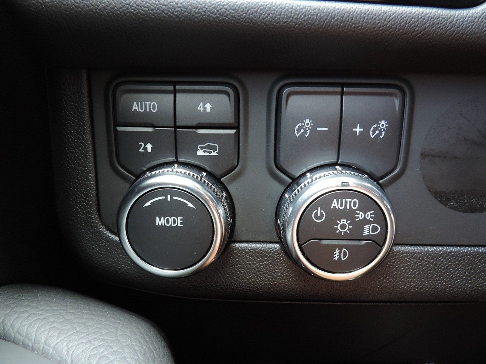 Certified 2025 GMC Yukon XL Denali AWD/4WD image 25