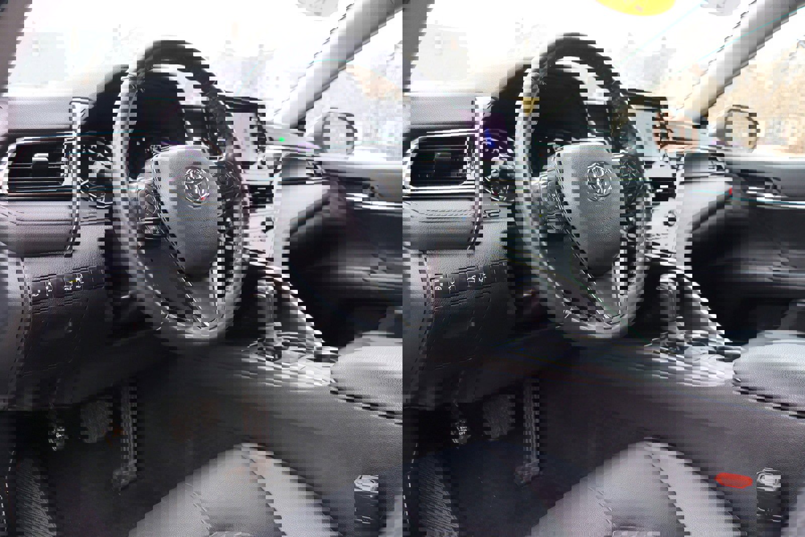 Used 2022 Toyota Camry SE image 10