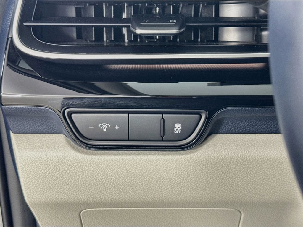 Used 2025 Kia Carnival SX Prestige FWD image 10