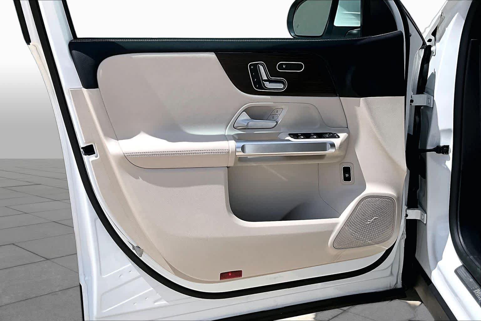 Used 2025 Mercedes-Benz GLB 250 image 22
