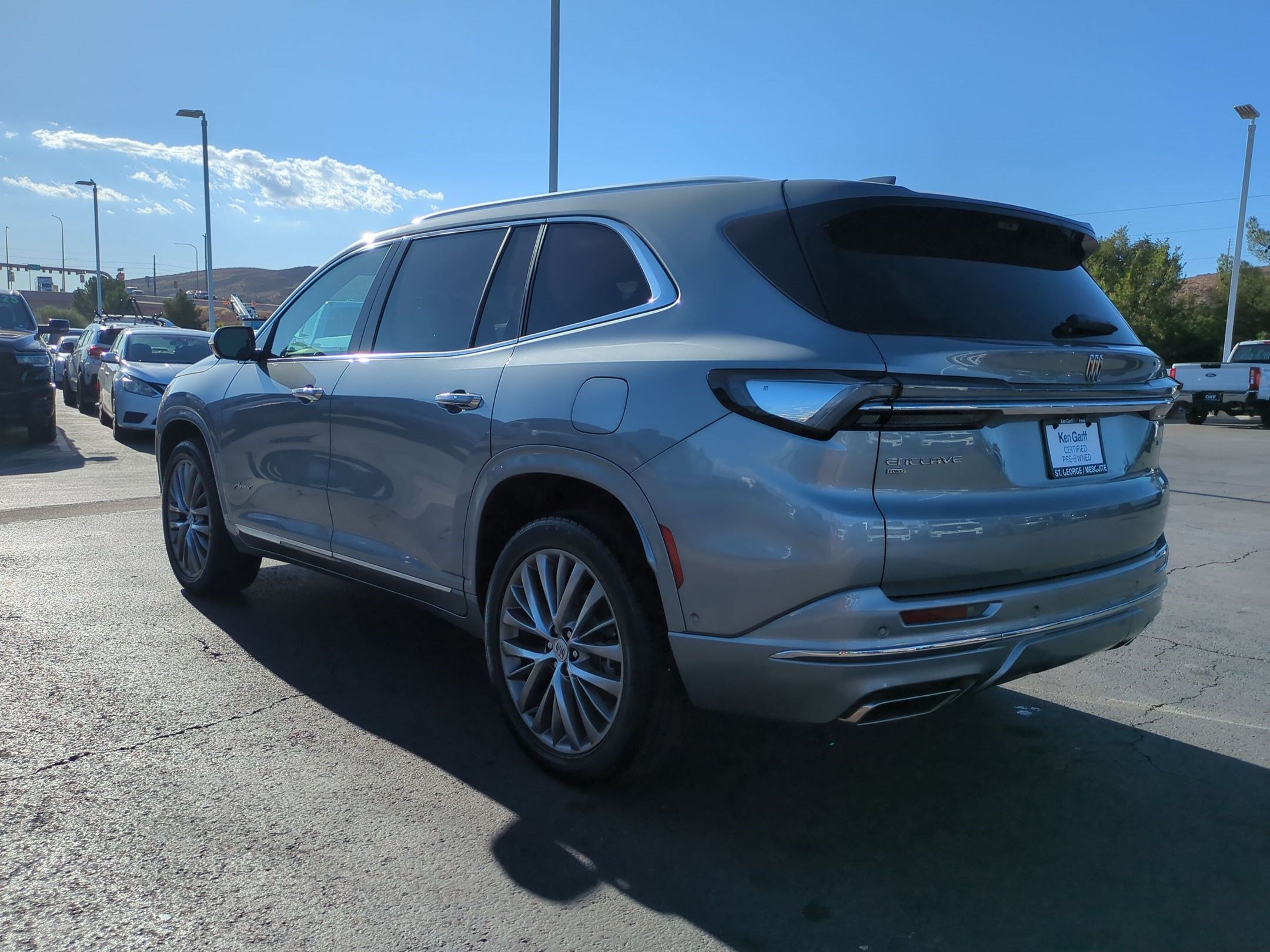 Used 2025 Buick Enclave Avenir w/ Super Cruise Package AWD/4WD image 5