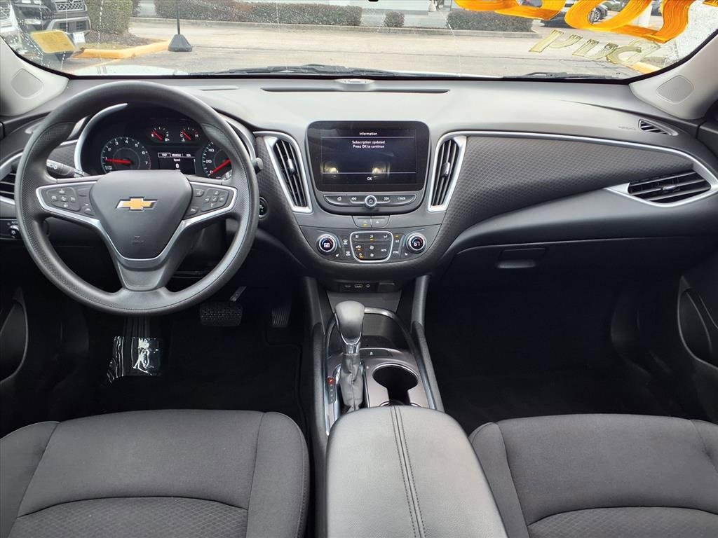 Used 2023 Chevrolet Malibu LT image 3