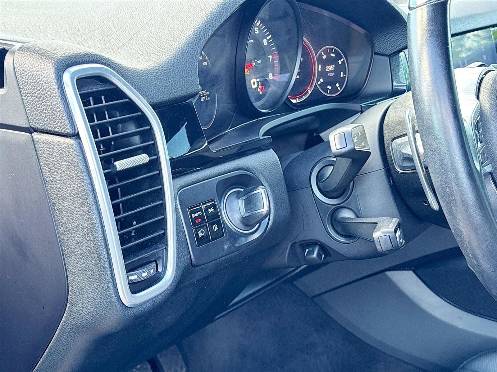 Used 2019 Porsche Cayenne AWD/4WD image 10