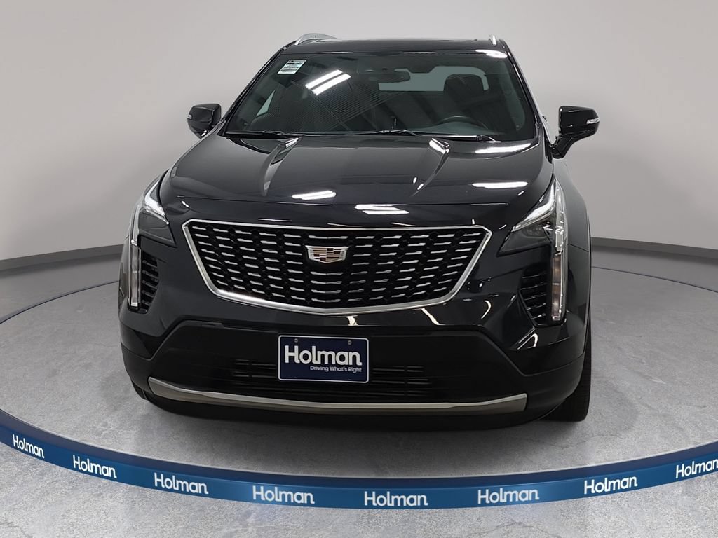 Used 2023 Cadillac XT4 Premium Luxury w/ Cold Weather Package AWD/4WD image 3