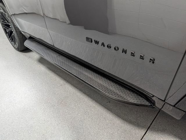 Used 2023 Jeep Wagoneer Series II image 3