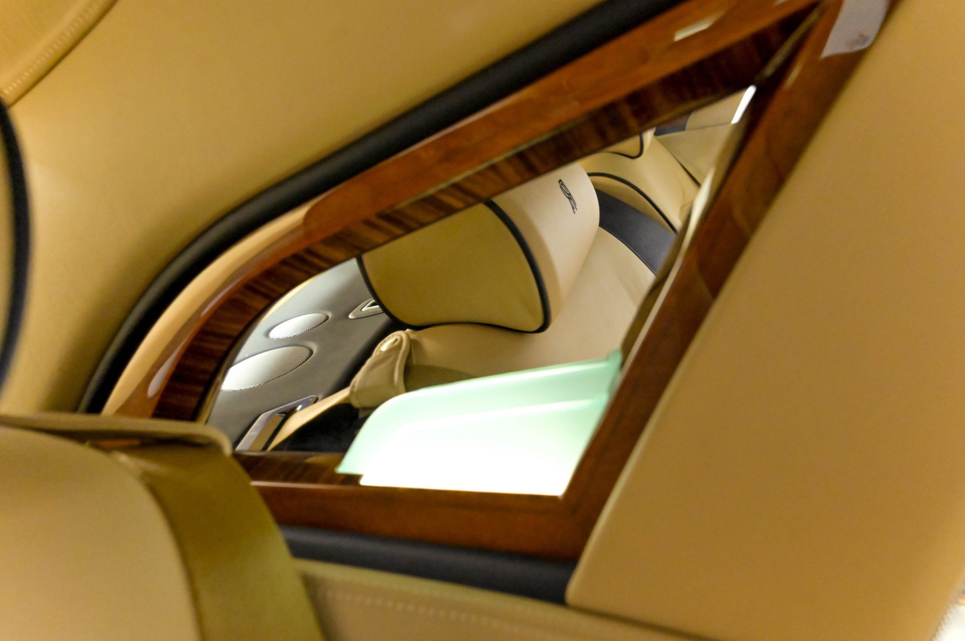 Used 2013 Rolls-Royce Phantom Sedan RWD image 35