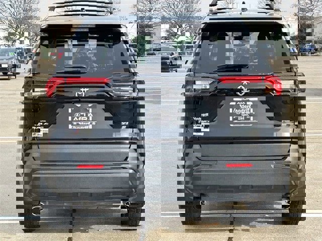 Used 2023 Toyota RAV4 XLE Premium image 8