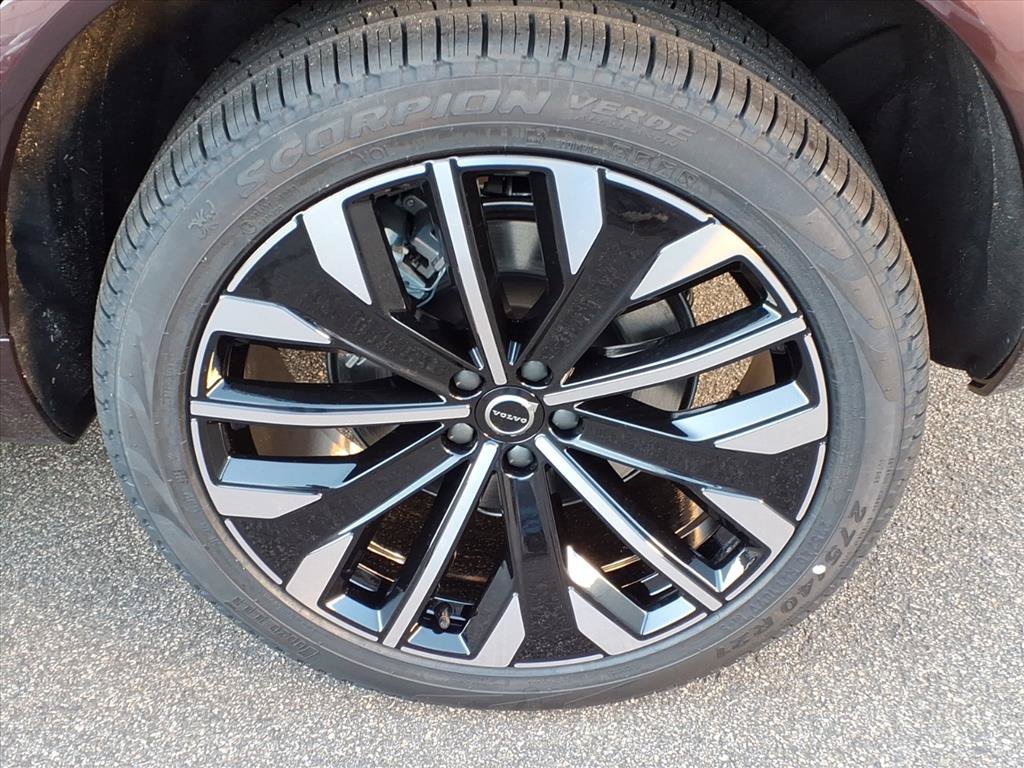 New 2026 Volvo XC90 B5 Plus w/ Protection Package AWD/4WD image 9