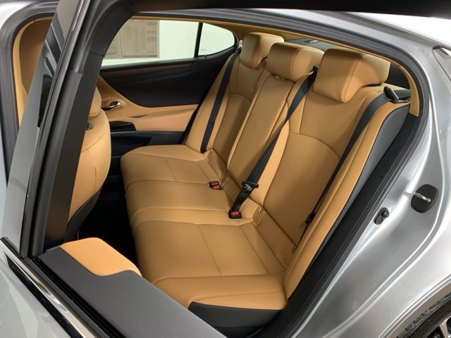 Used 2025 Lexus ES 300h w/ Premium Package image 29
