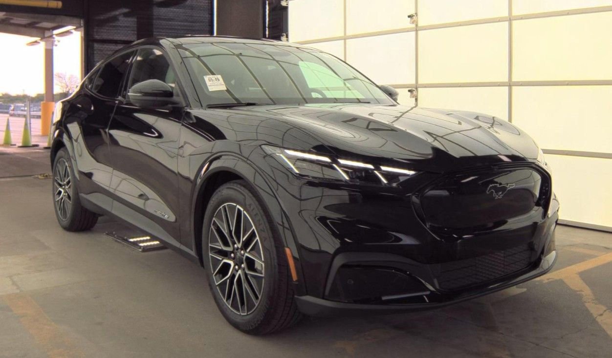 Used 2025 Ford Mustang Mach-E Premium image 3