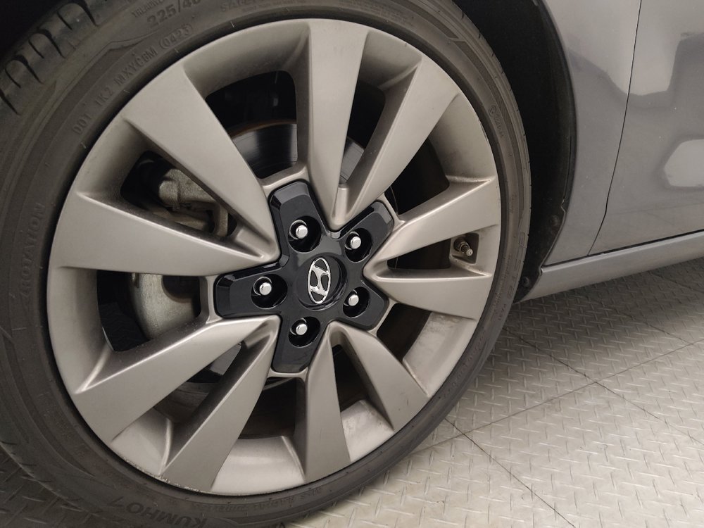 Used 2018 Hyundai Elantra GT Sport FWD image 31