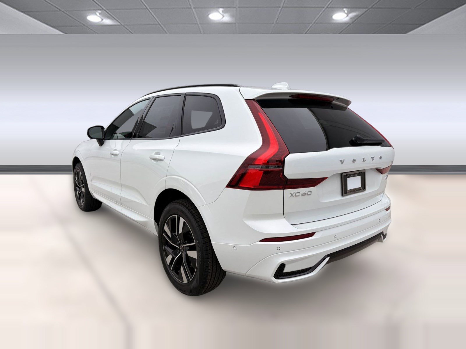 Used 2026 Volvo XC60 B5 Plus w/ Climate Package AWD/4WD image 3