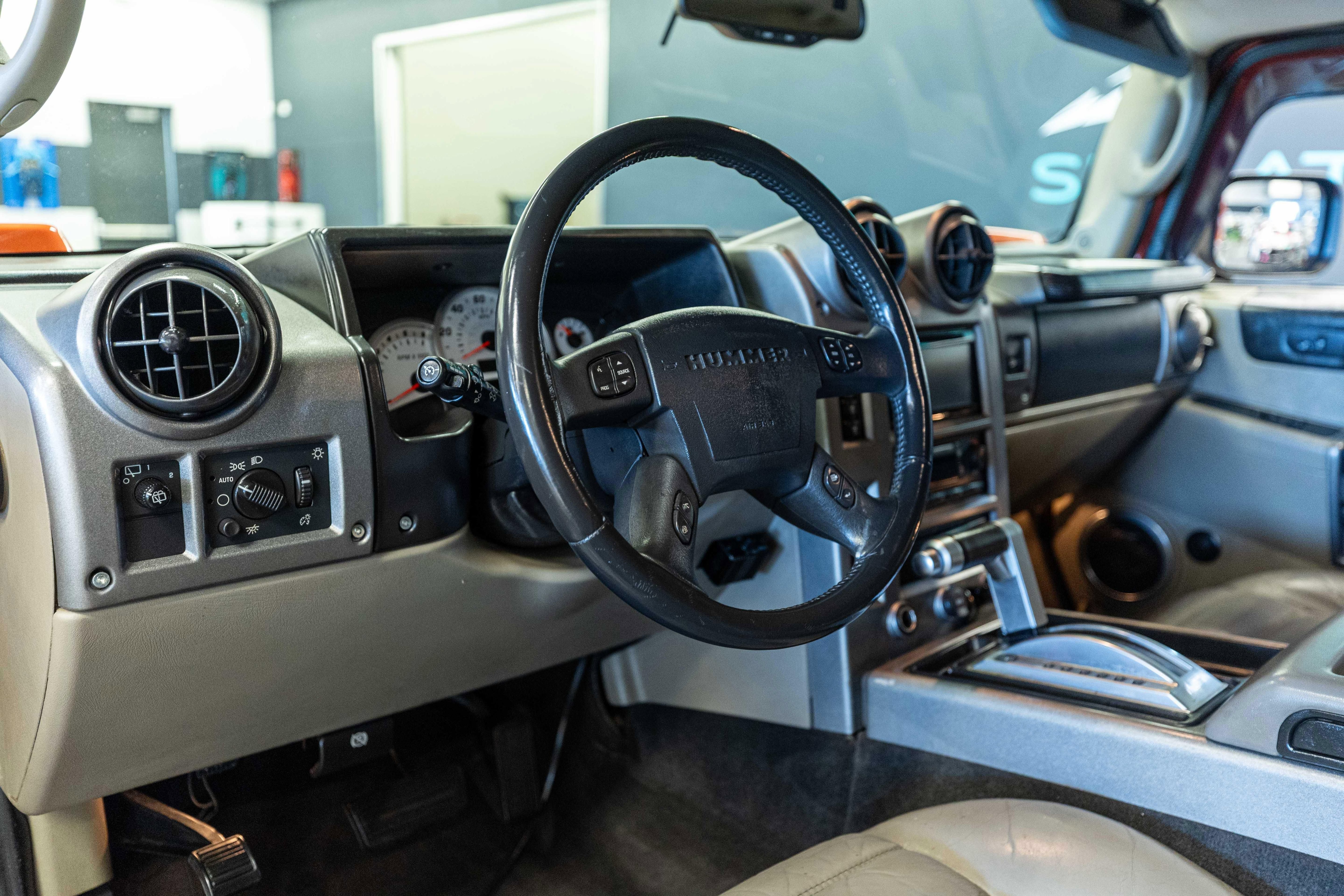 Used 2003 HUMMER H2 w/ Preferred Equipment Group AWD/4WD image 9