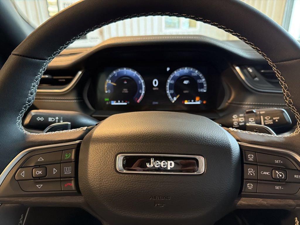 New 2025 Jeep Grand Cherokee Limited image 12