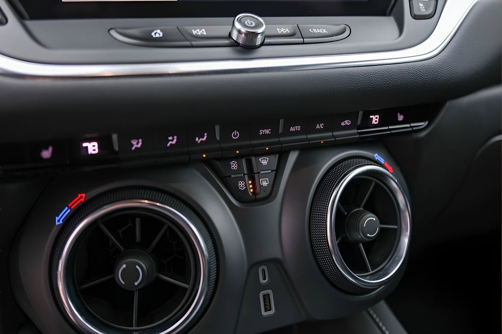 Used 2024 Chevrolet Blazer LT FWD image 18
