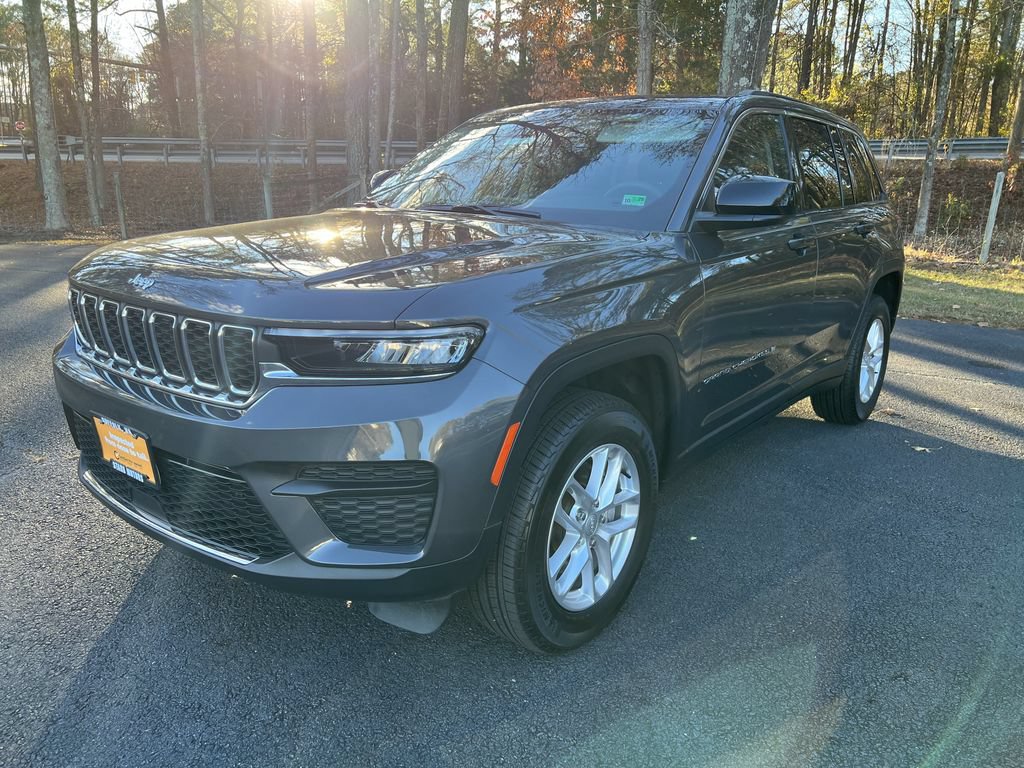 Used 2023 Jeep Grand Cherokee Laredo AWD/4WD image 7