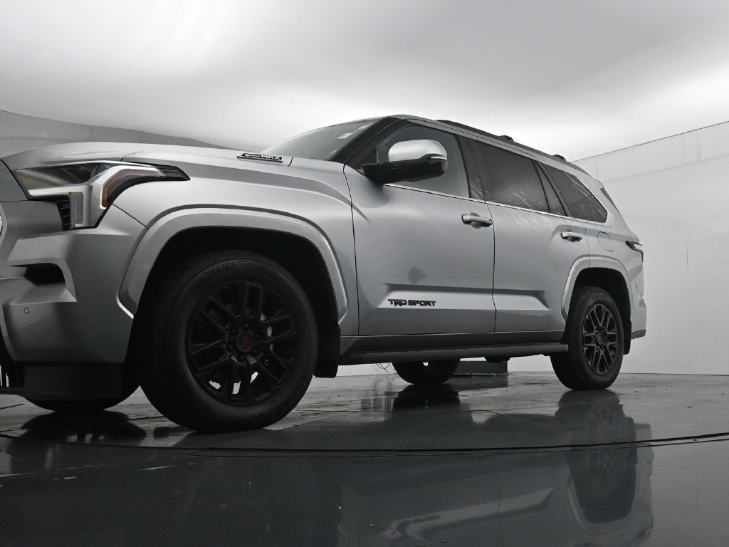 Used 2024 Toyota Sequoia SR5 w/ SR5 Premium Package AWD/4WD image 20