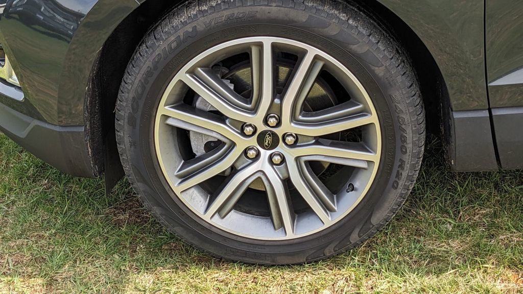 Used 2023 Ford Edge Titanium w/ Class II Trailer Tow Package image 10