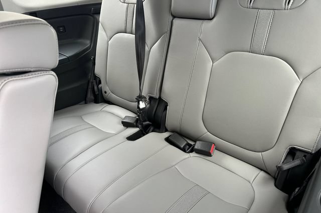 Used 2025 Honda Pilot Touring image 18
