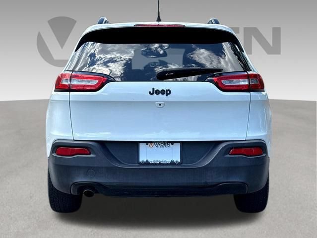 Used 2018 Jeep Cherokee Latitude w/ Altitude Package FWD image 14